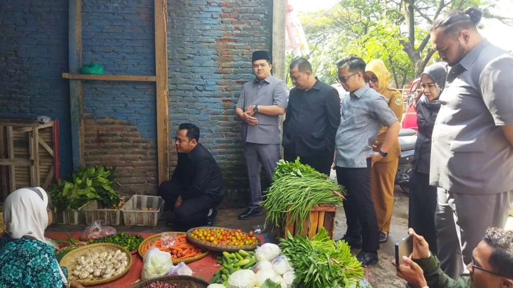 Sejumlah Anggota DPRD Kota Cilegon melakukan inspeksi mendadak (sidak) ke Pasar Kranggot