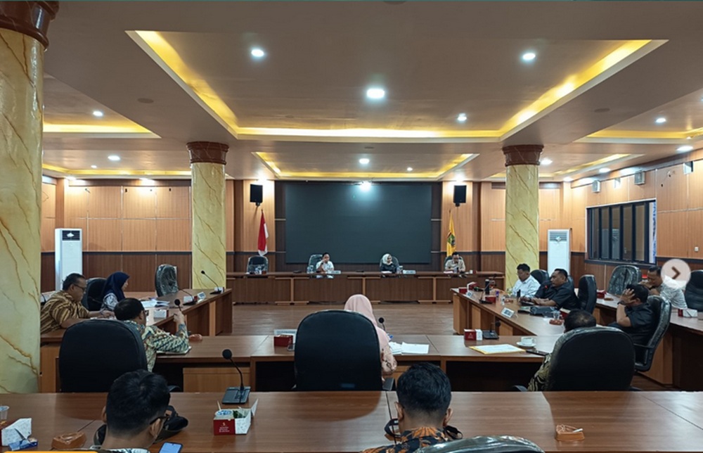 Komisi I dan Komisi IV melaksanakan Rapat Dengar Pendapat (RDP) bersama Kepala Dinas Penanaman Modal dan Pelayanan Terpadu Satu Pintu